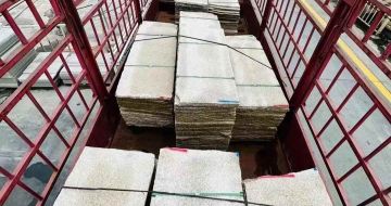 衡阳 黄金麻花岗岩荔枝面，光面毛板装车完成