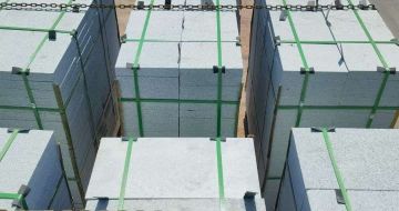 衡阳 芝麻白花岗岩5公分地铺石 花岗岩厂家工厂装车日常