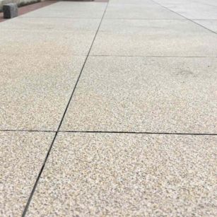 衡阳 黄金麻花岗岩石板材荔枝面地面铺装效果