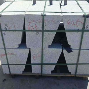 衡阳 芝麻白异形坐凳，石凳