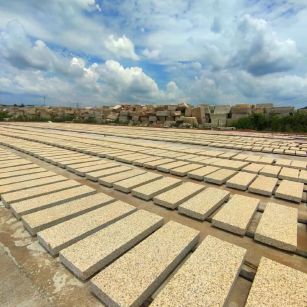 衡阳 黄金麻花岗岩荔枝面地铺石防护中