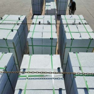 衡阳 芝麻白花岗岩5公分地铺石 花岗岩厂家工厂装车日常