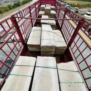 衡阳 黄金麻花岗岩荔枝面，光面毛板装车完成