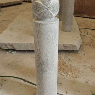 衡阳 芝麻白花岗岩石材挡车石柱、停车柱、圆柱挡车柱、方柱挡车柱等