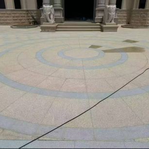 衡阳 黄金麻芝麻灰花岗岩石材地铺拼接效果