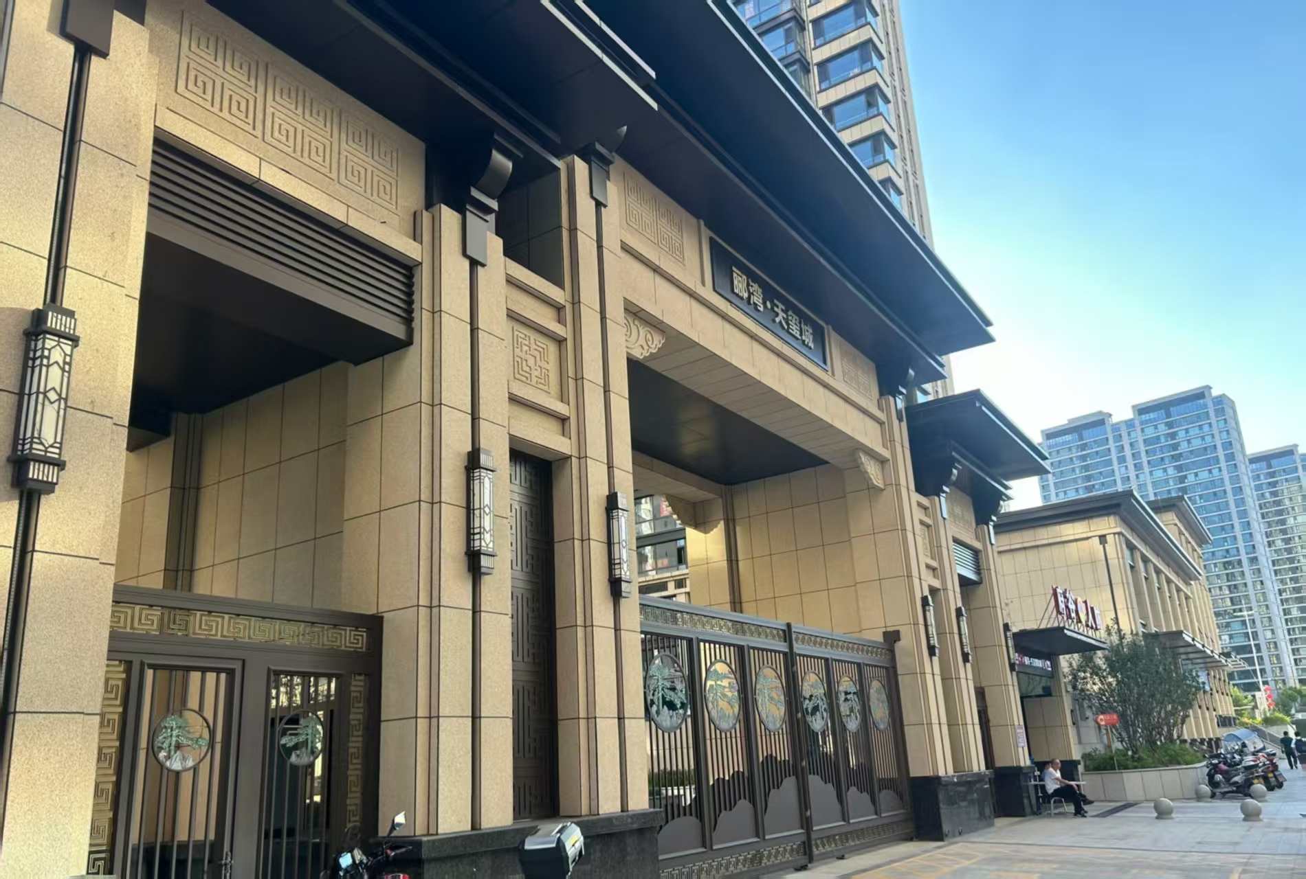 衡阳 黄金麻花岗岩荔枝面小区门楼外墙干挂