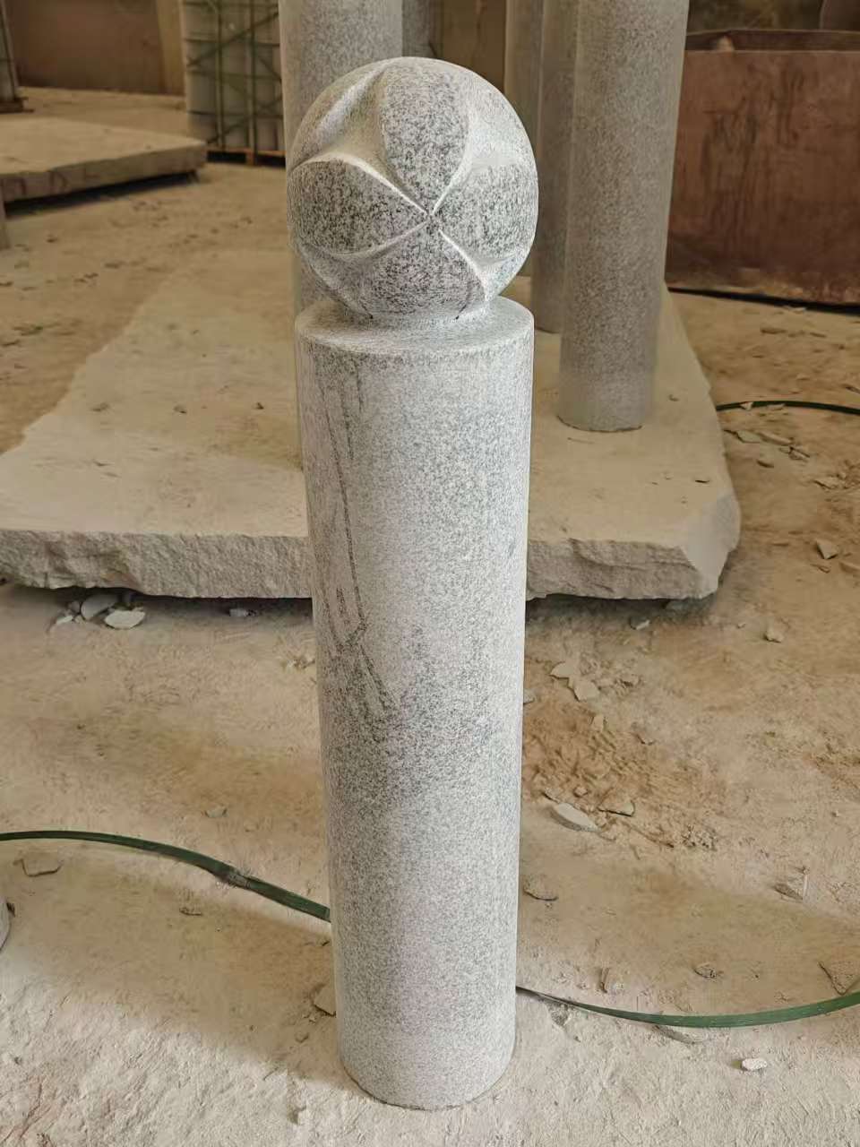 衡阳 芝麻白花岗岩石材挡车石柱、停车柱、圆柱挡车柱、方柱挡车柱等