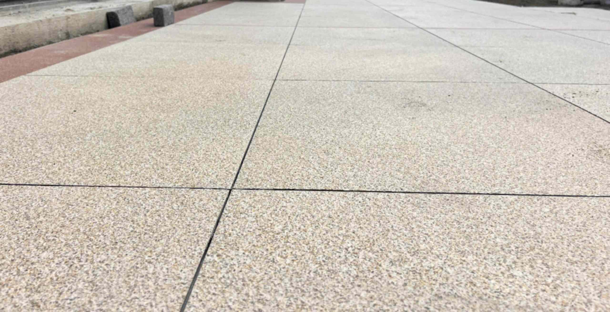 衡阳 黄金麻花岗岩石板材荔枝面地面铺装效果