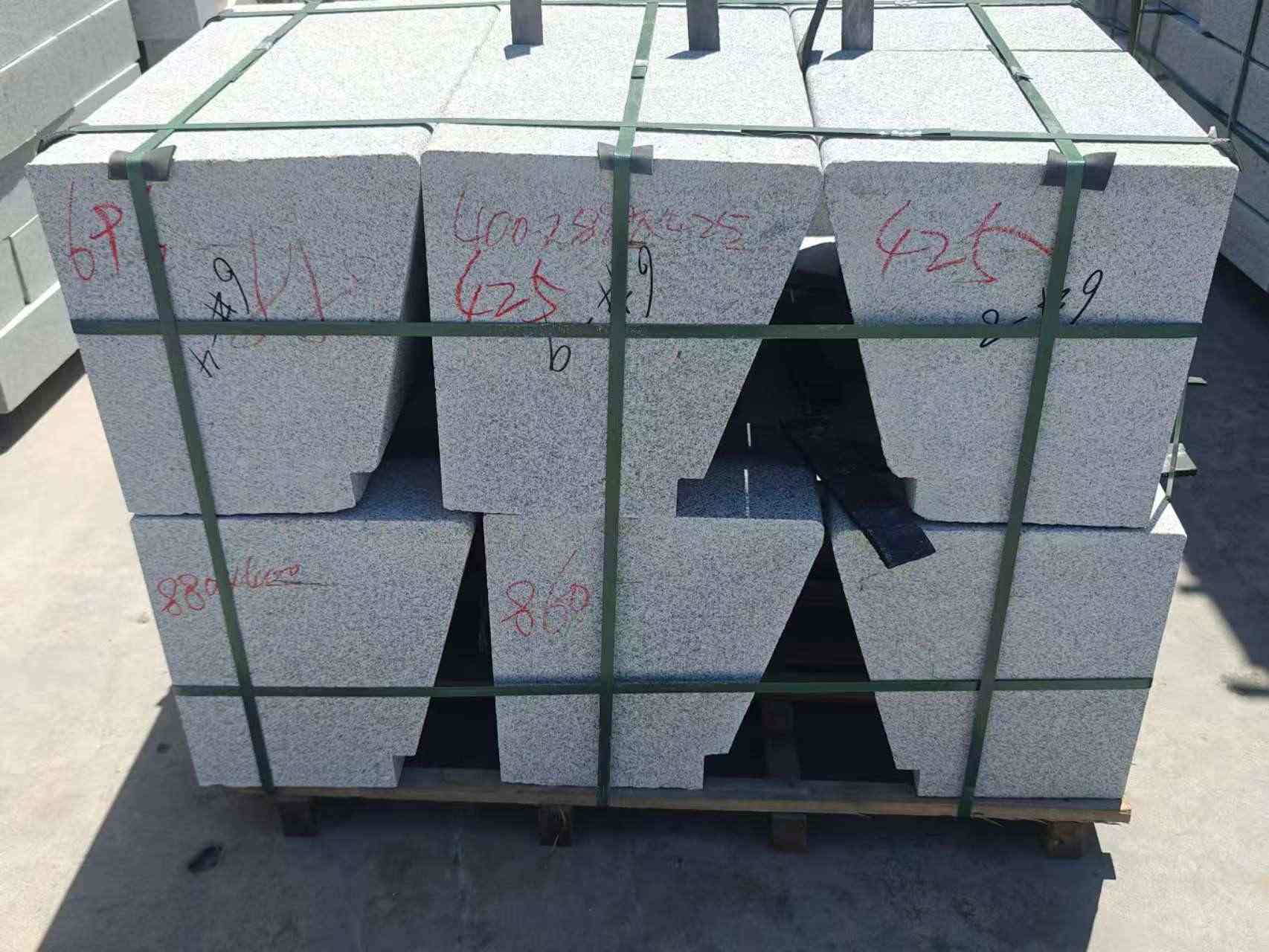 衡阳 芝麻白异形坐凳，石凳