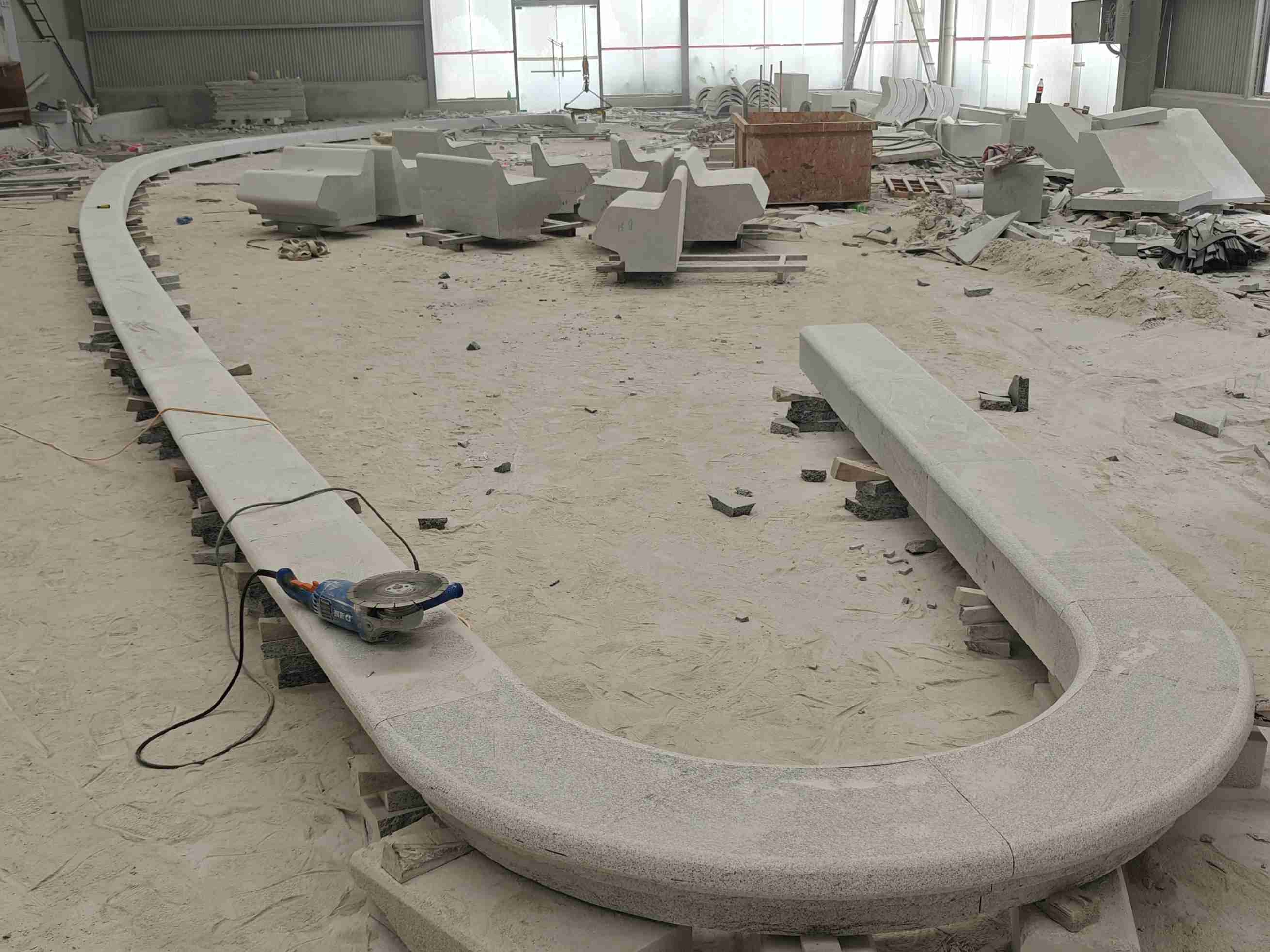 衡阳 芝麻白花岗岩弧形花坛石，坐凳石