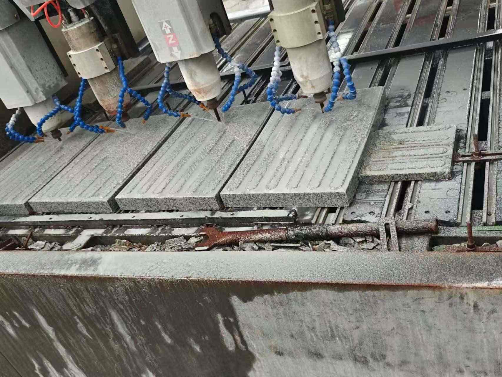 衡阳 芝麻白花岗岩荔枝面盲道雕刻