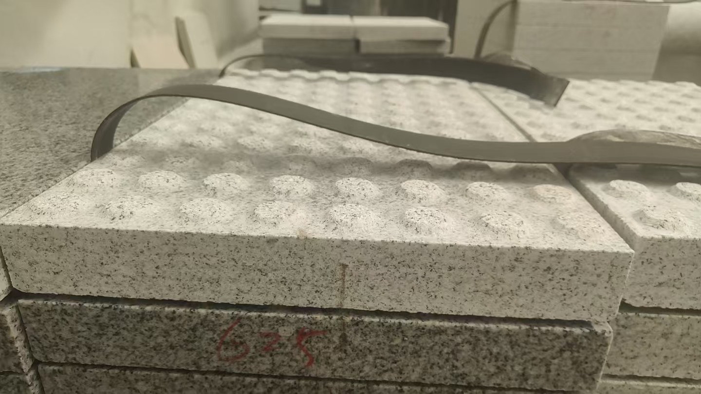 衡阳 芝麻白花岗岩6.0公分荔枝面五轴加工雕刻盲点