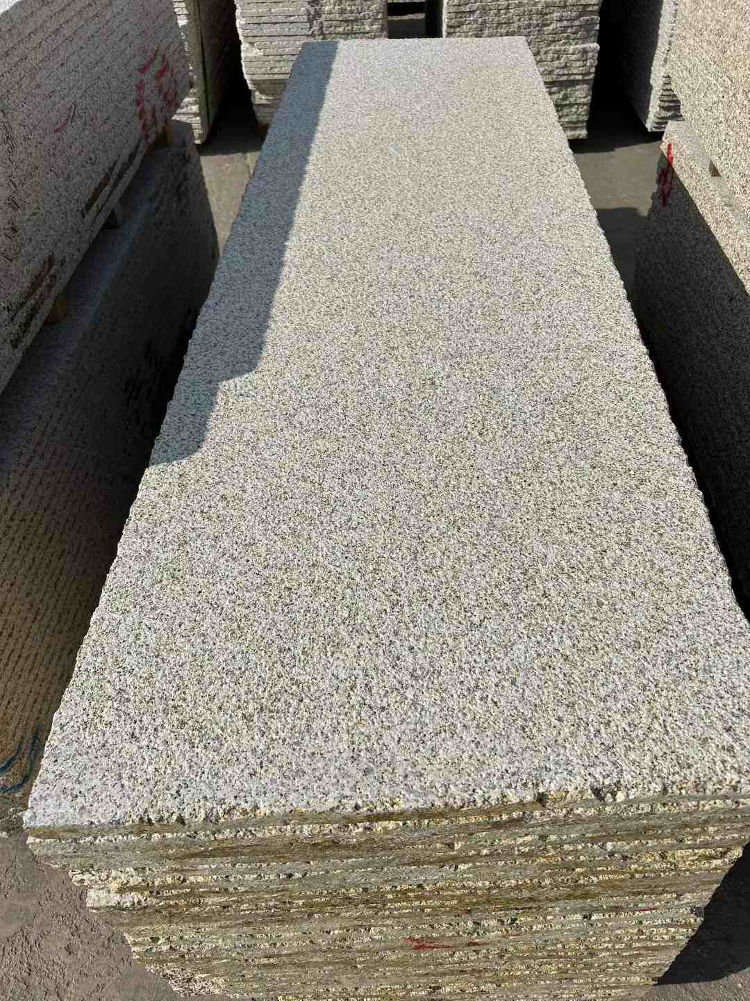 衡阳 黄金麻花岗岩荔枝面毛板，半成品