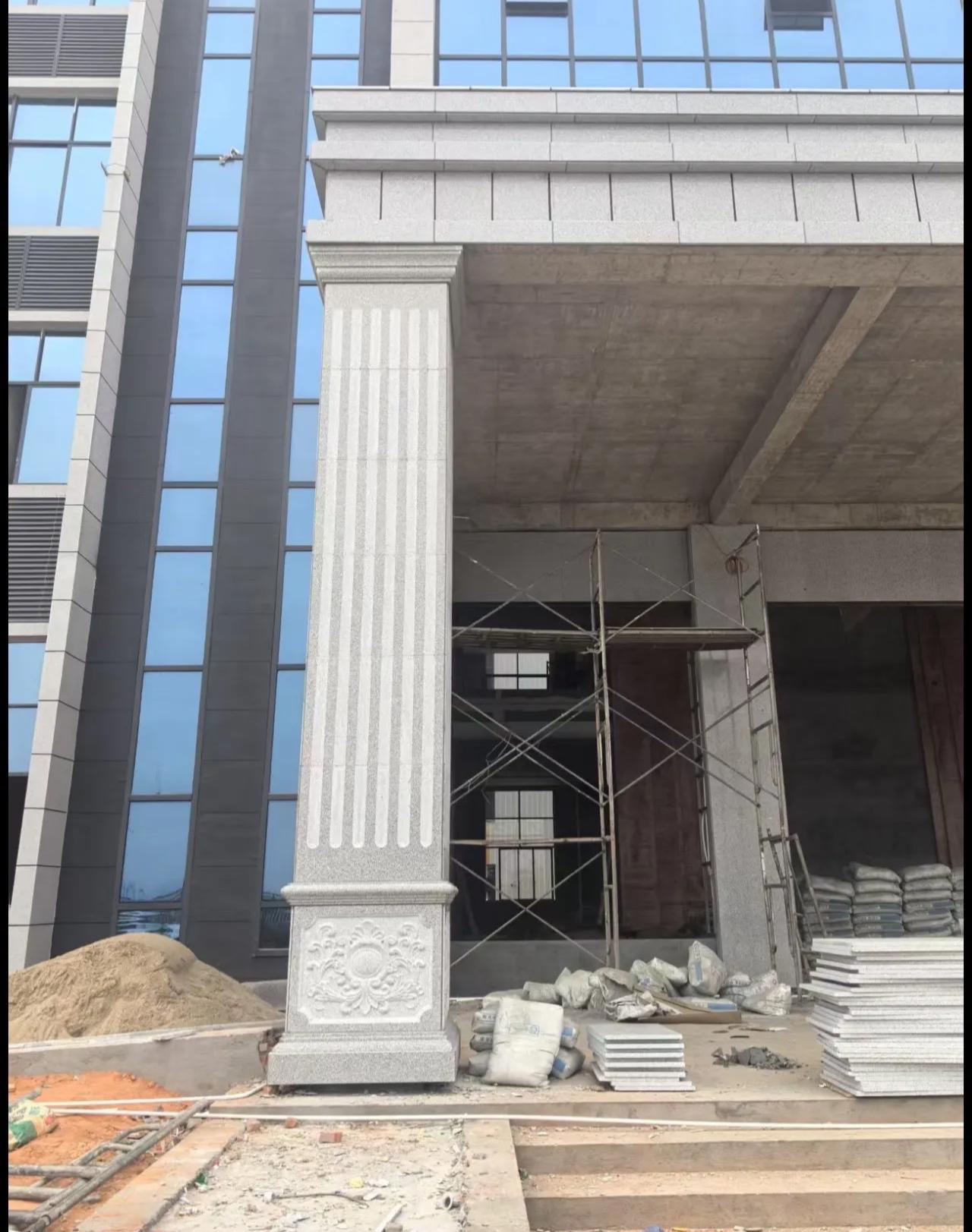 衡阳 芝麻白光面花岗岩门楼大柱（罗马柱）配雕花底座