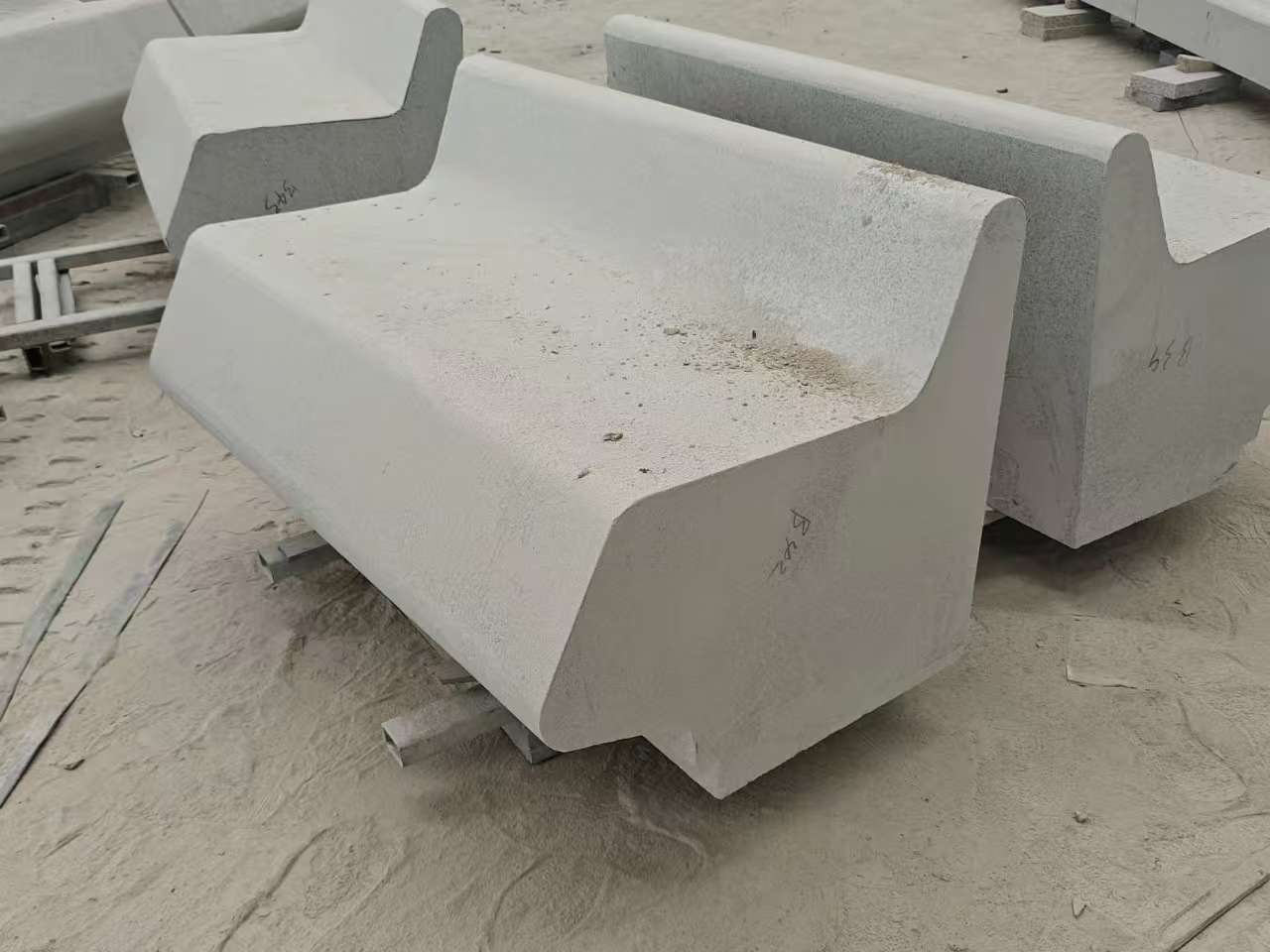 衡阳 芝麻白花岗岩异形坐凳，石凳