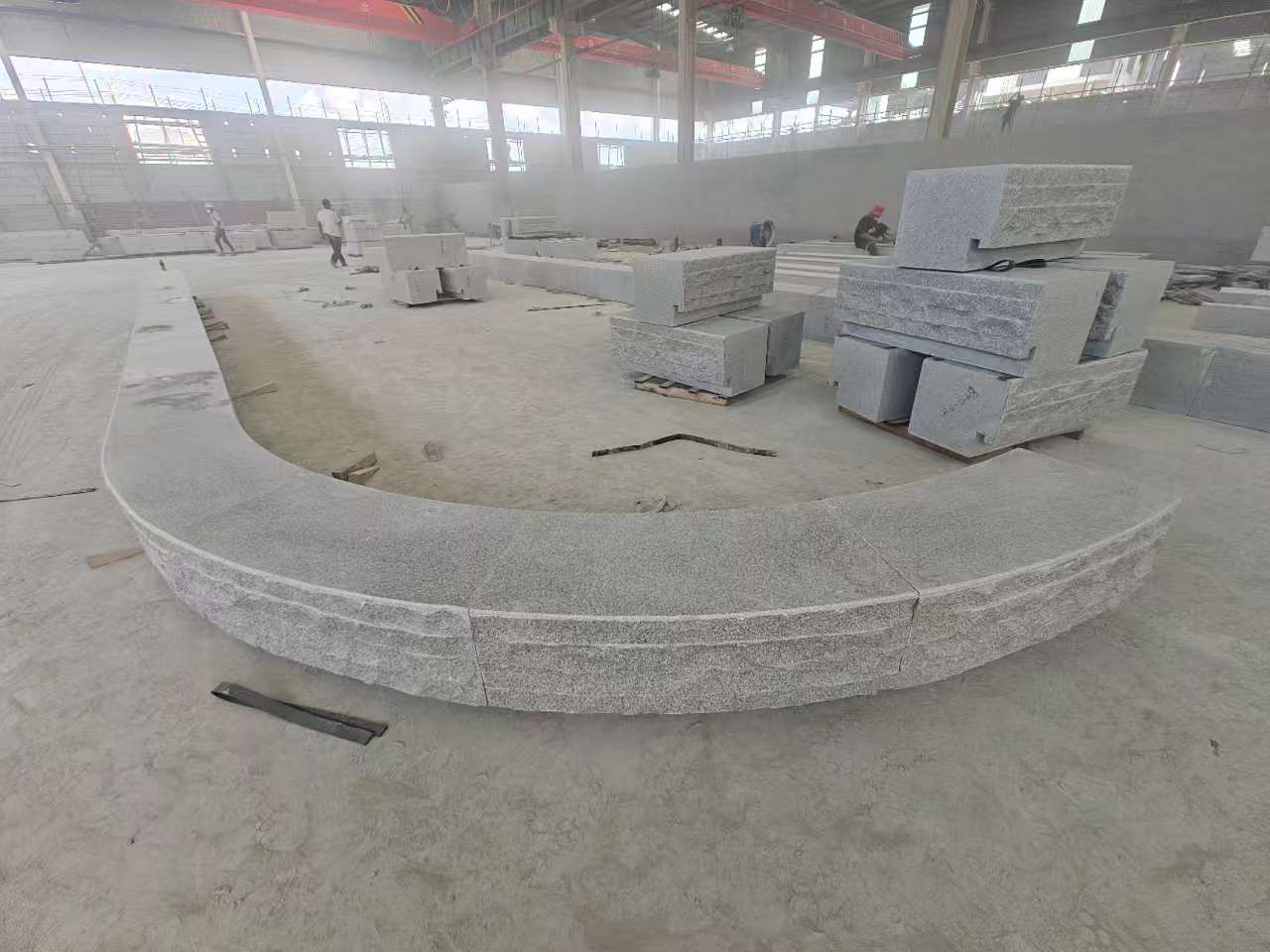 衡阳 芝麻白异形坐凳，自然面光面弧形加工