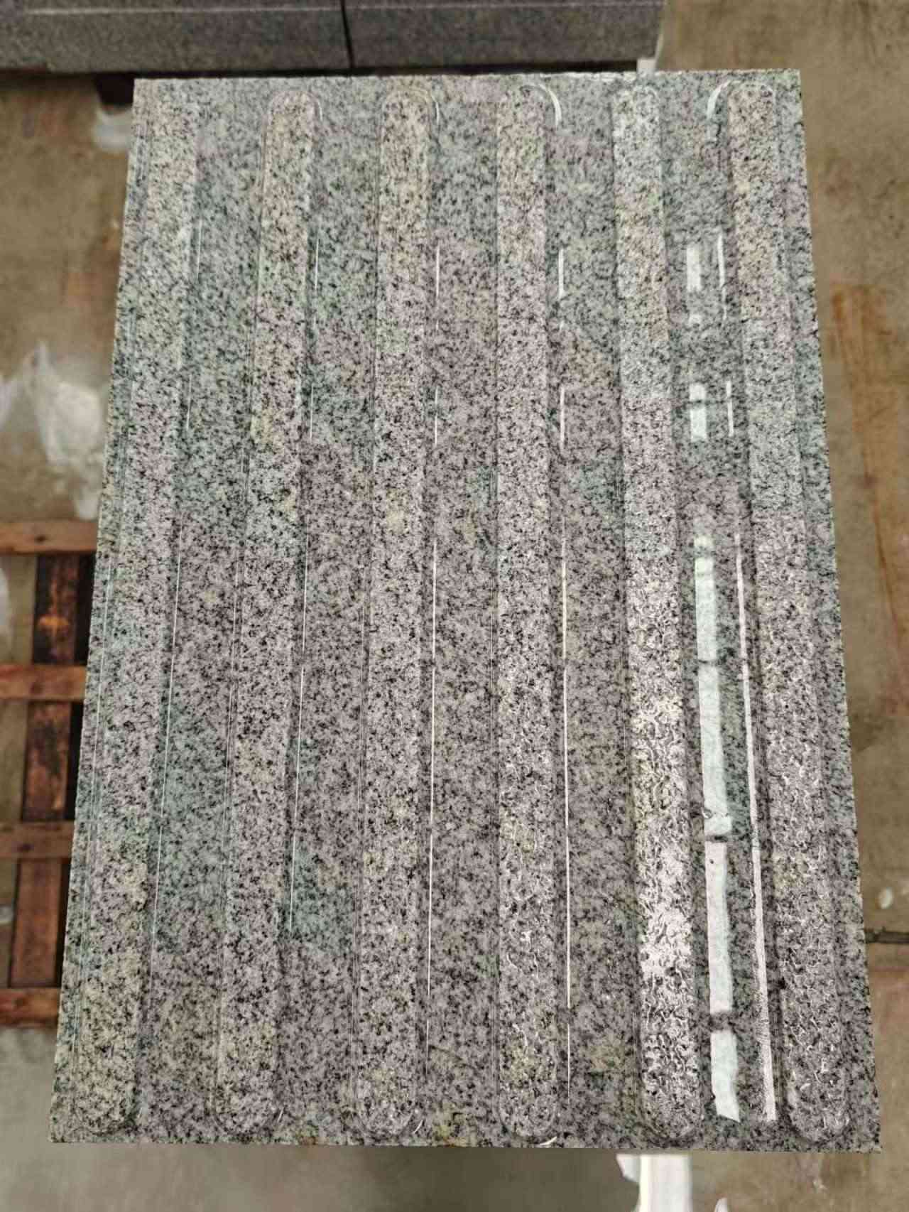 衡阳 芝麻白花岗岩荔枝面雕刻盲道，盲条