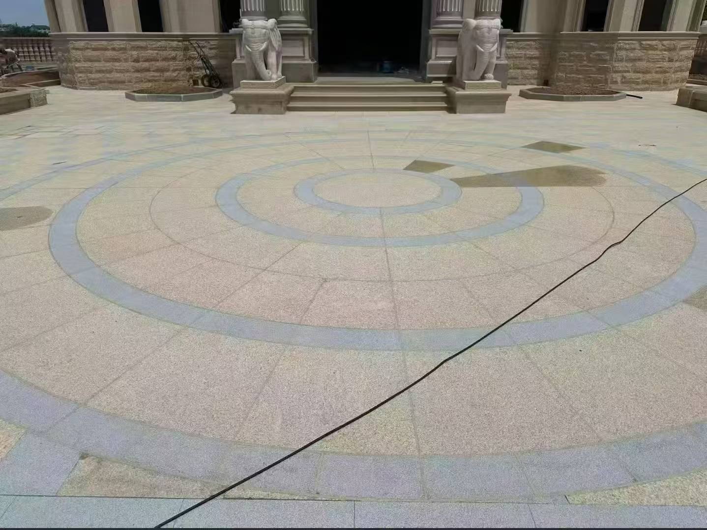 衡阳 黄金麻芝麻灰花岗岩石材地铺拼接效果