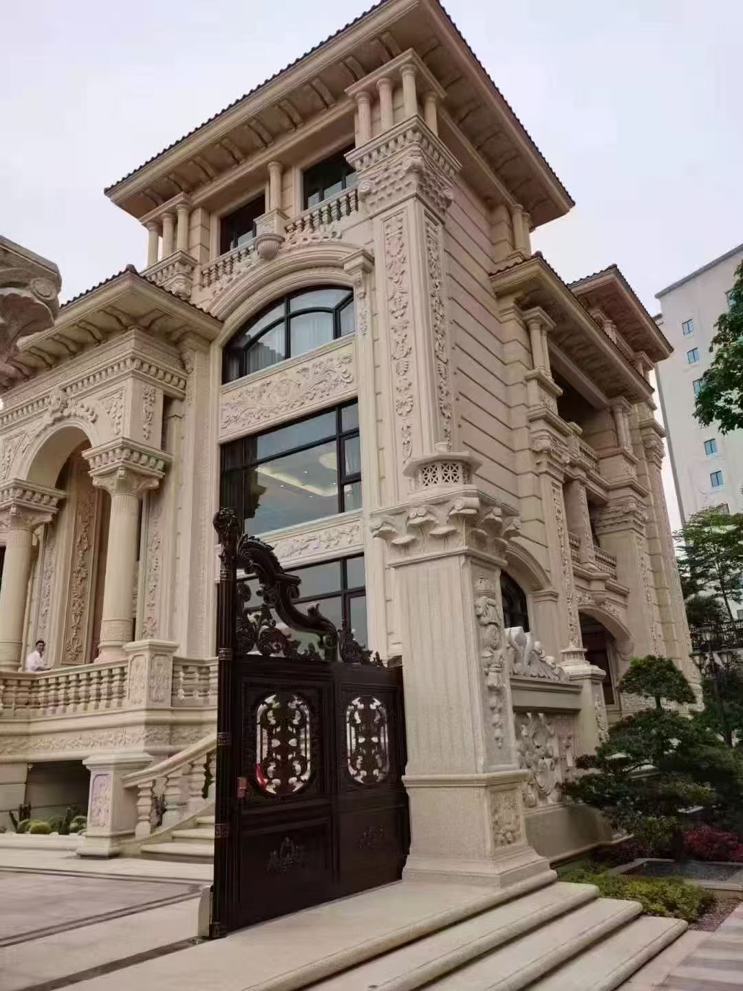 衡阳 黄金麻花岗岩别墅外墙干挂效果展示