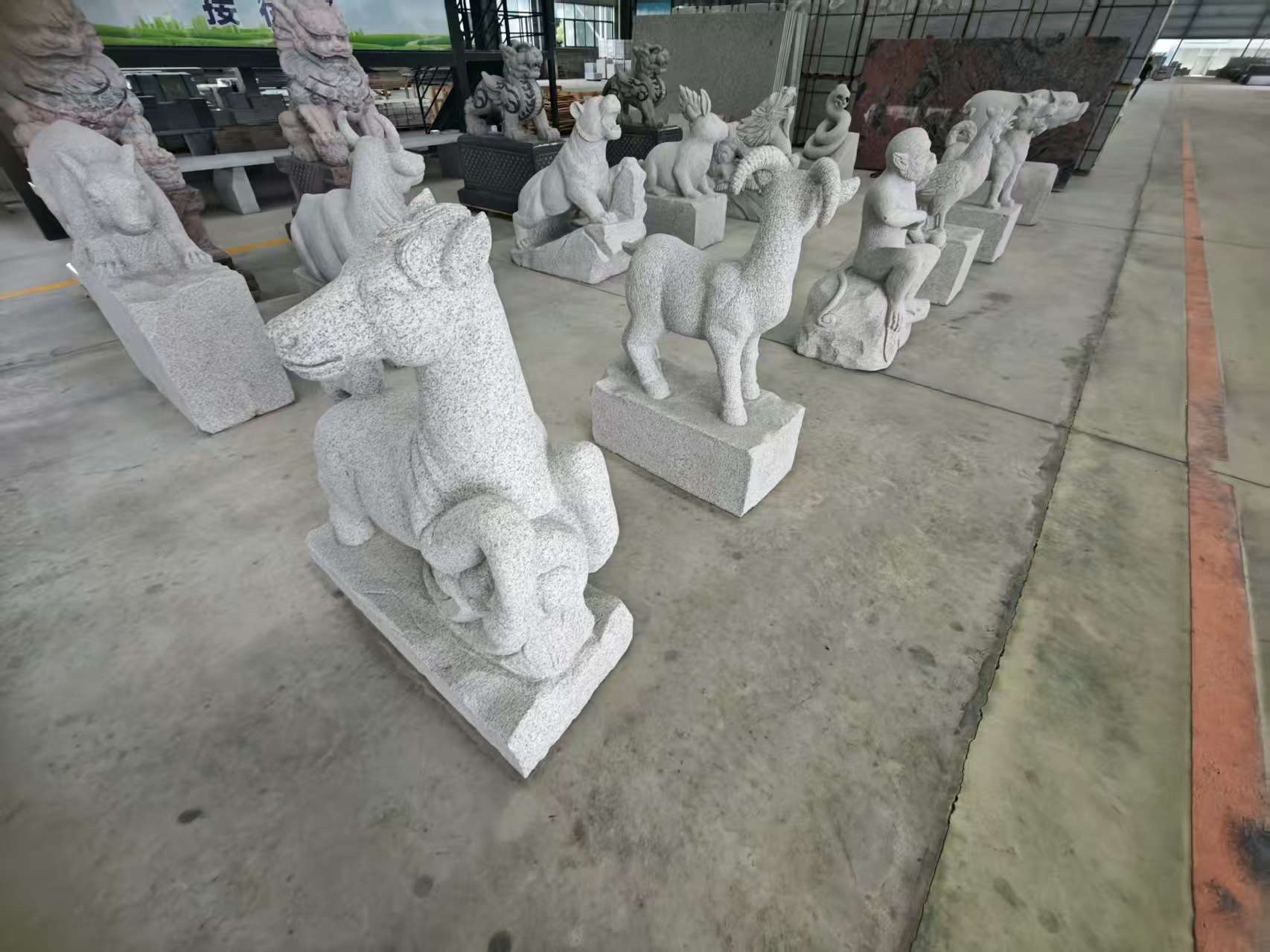 衡阳 芝麻白花岗岩造型立体雕刻——十二生肖