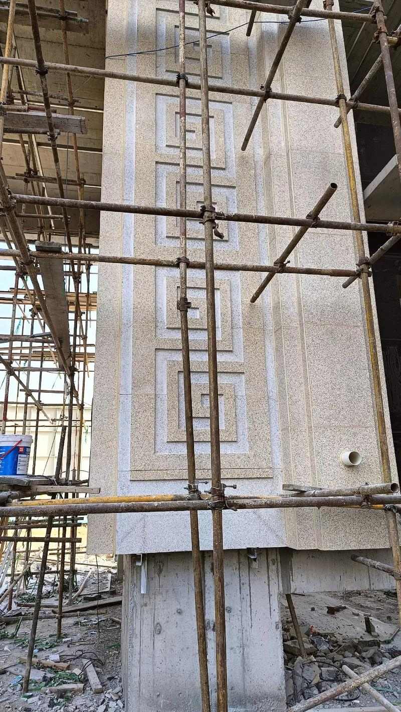 衡阳 黄金麻花岗岩别墅外墙干挂回纹造型效果