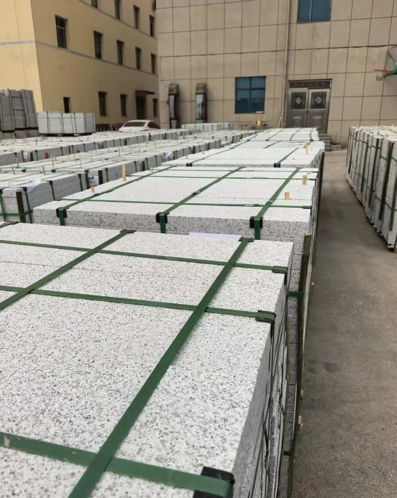 衡阳 白麻花岗岩5.0公分荔枝面地铺石