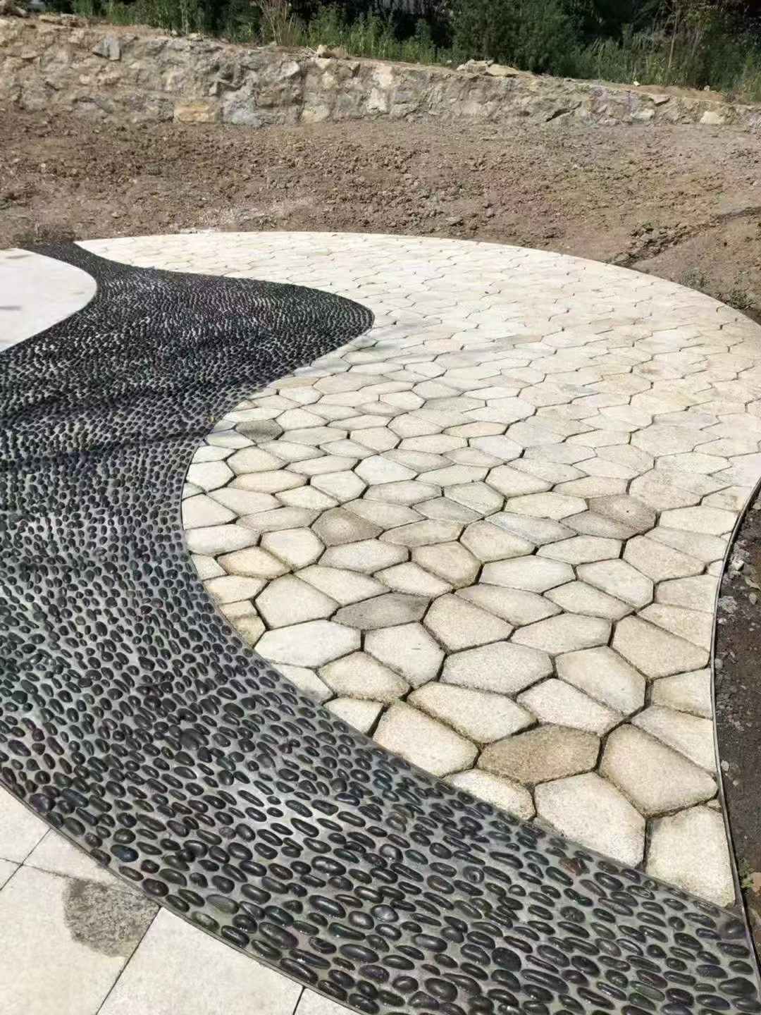 衡阳 黄金麻冰裂纹地铺石工地铺装案例