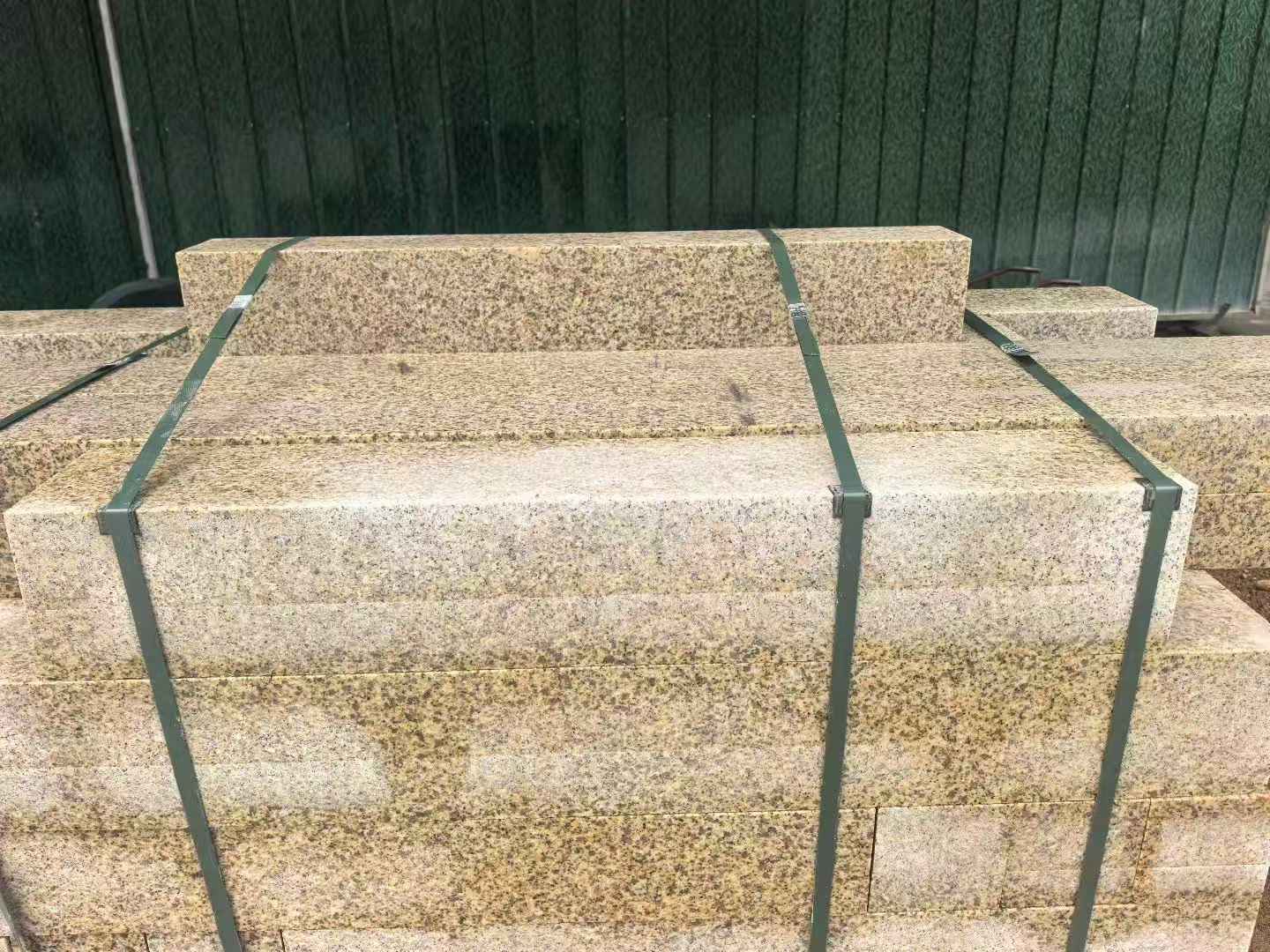 衡阳 黄金麻花岗岩石材机切面栏杆料半成品