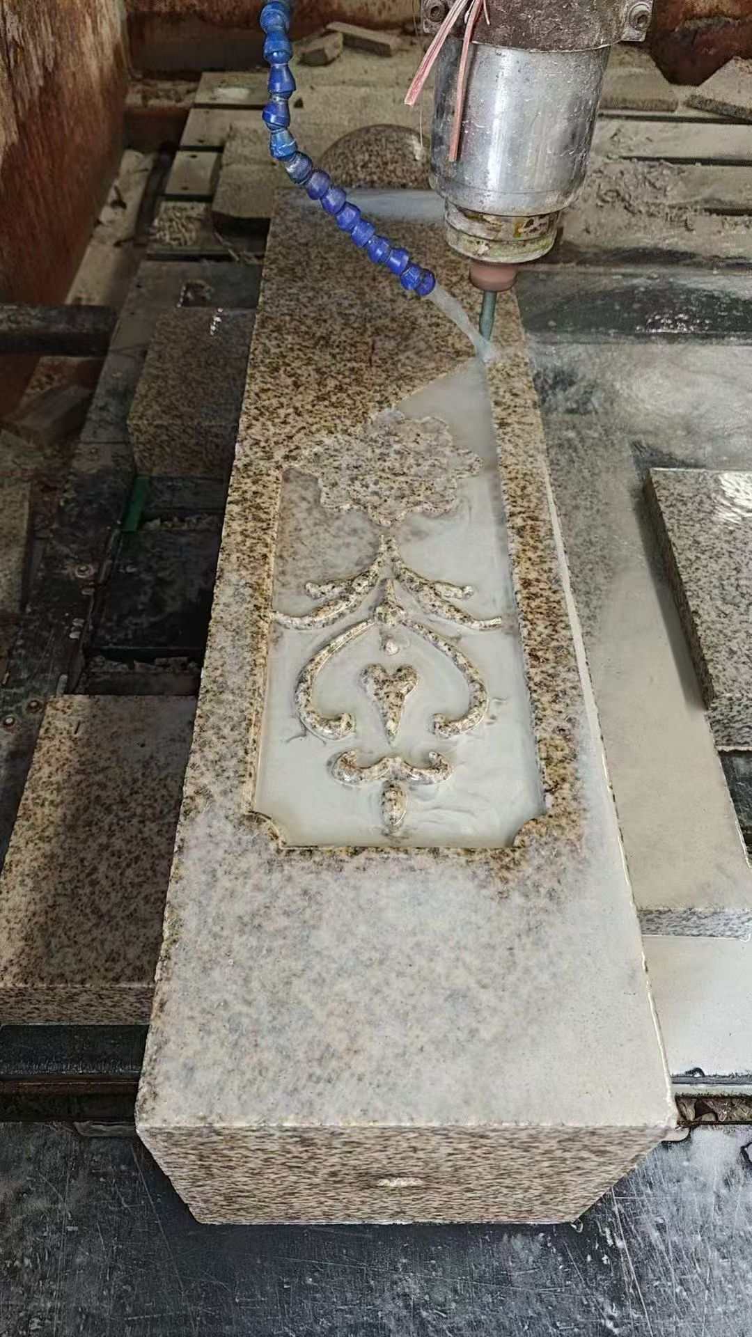 衡阳 黄金麻花岗岩异形加工雕刻栏杆大柱